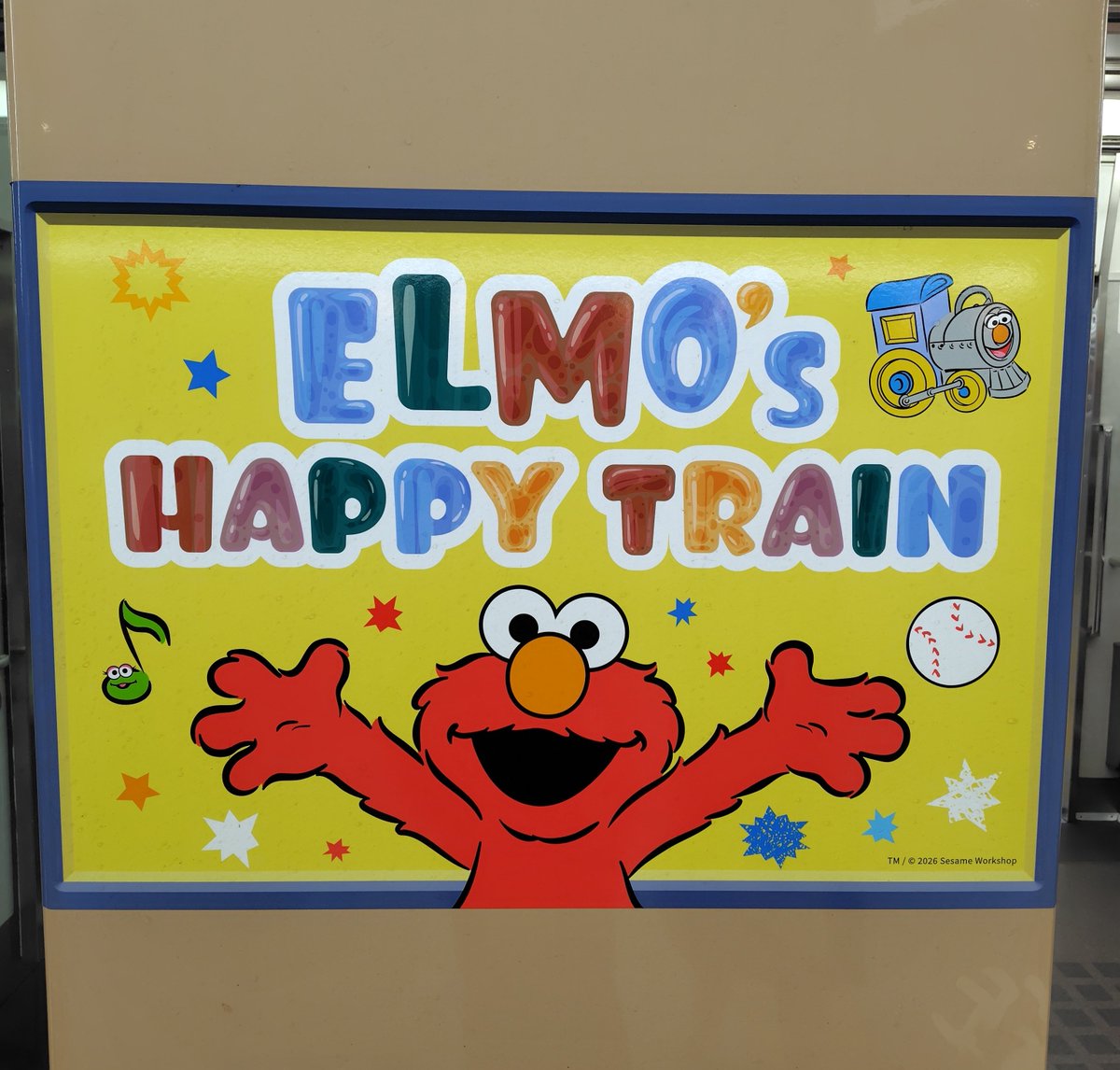 Maa_got_5's tweet photo. こないだ阪神梅田駅で見かけたセサミコラボの車両
コラボしてるのは以前ニュースで見たけど実際に見たのは初めてで普通電車に乗らないといけないのにエルモにつられてこっちに乗ってしまった(笑)
甲子園で降りて買物してまた引き返しました🤣 https://t.co/q6b4YMztWC