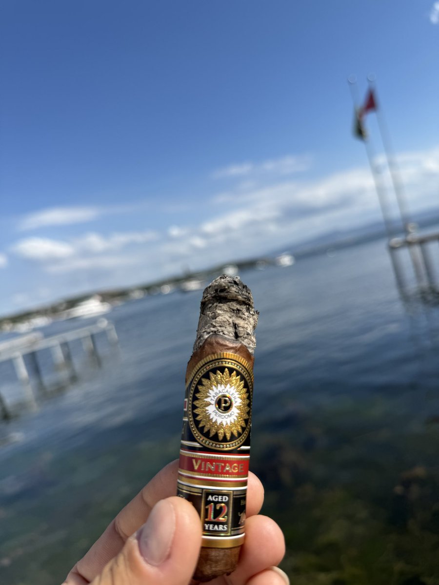 4DaRp's tweet photo. #perdomo12year #cigar #sunday https://t.co/ub8yTQ5hkT