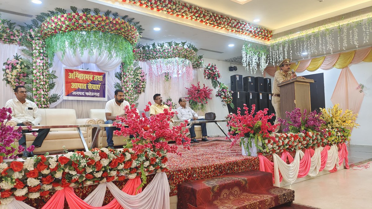 fatehgarhfire's tweet photo. दिनाँक:05.07.2026 को जिलाधिकारी फर्रुखाबाद महोदया एवं CFO फर्रुखाबाद महोदय के निर्देशन में एवं नगर मजिस्ट्रेट महोदया जनपद फर्रुखाबाद के नेतृत्व में एक अग्निसुरक्षा जागरूकता सेमिनार का सफल आयोजन किया गया जिसमें अन्य विभाग एवं जनपद के विभिन्न प्रतिष्ठान संचालक, प्रबंधक उपस्थित रहे। https://t.co/GjsJtQY7Wc