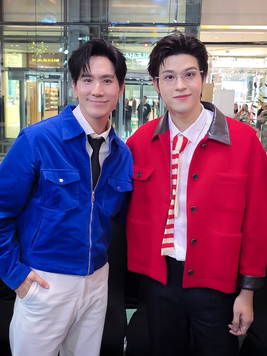 artKrittanutt's tweet photo. สรุปจะยิ้มใหญ่หรือยิ้มฮ้อปดีฮะ  @skywongraveee  🛴☁️ 

Sky at The Mall Lifestore Ngamwongwan
#TheMallNgamwongwanxSky #BANGKOKSHOPPINGFEST 
#ยิ้มไหญ่งามวงศ์วาน
#skywongravee #สกายวงศ์รวี https://t.co/HWpoVdVu99