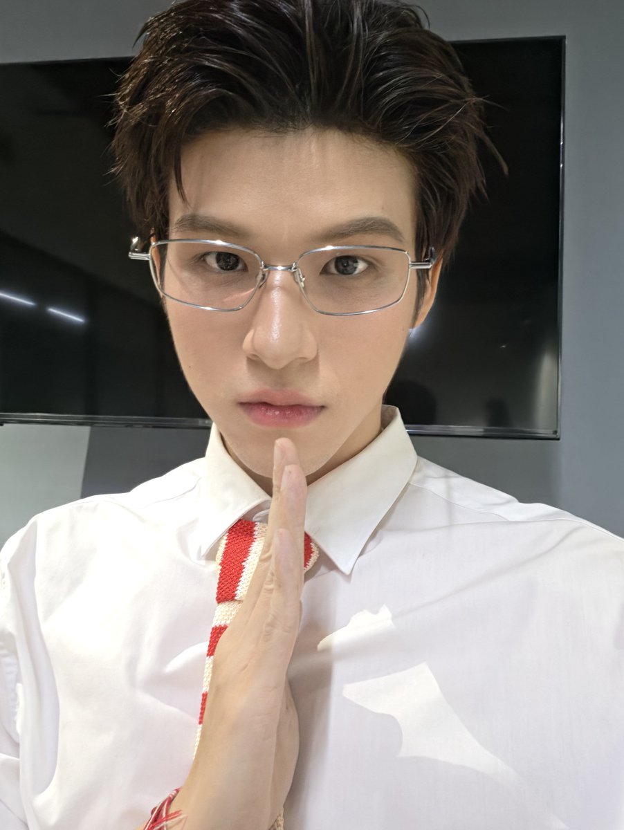 skywongraveee's tweet photo. ขอบคุณทุกคนที่มาหากันวันนี้นะครับ กลับบ้นดีๆ กินของอร่อย เติมกันเต็มถังแล้ว เติมข้าวด้วย
#TheMallNgamwongwanxSky https://t.co/M9w2aeWyV6