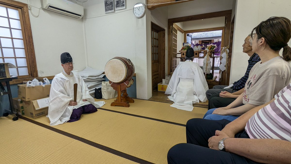 nature_spirits_'s tweet photo. 土日は町内会の祭りのお手伝い
金毘羅神社（大権現）を会場に
お寺さんや神社をお招きしました
神仏習合が色濃く残るわが町内…

尚、私の役目はビンゴ大会の司会進行
そしてお神輿の掛け声と…
子供たちを楽しませるために奔走

楽しんでくれてありがとねっ！
素敵なキッズたちっ！ https://t.co/Jh79sV0yMn