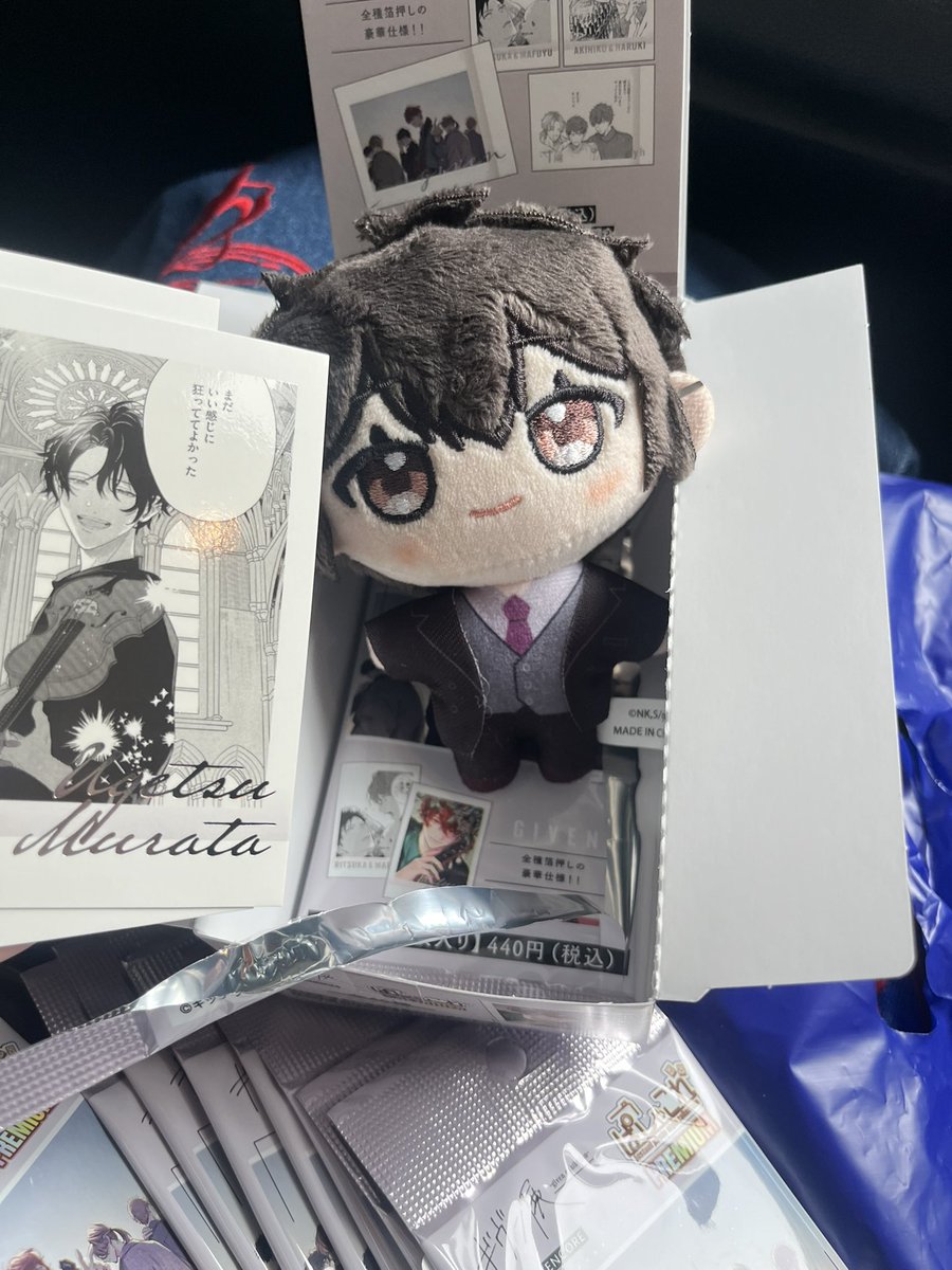 TunaTunaMorning's tweet photo. มาเปิดลายแทงพรล.ของ Given อันนี้ค่ะ !

1 กล่อง 10 ซอง (มีโอกาสซ้ำ)
1 ซอง 3 ใบ
1 คอล 45 ลาย

ซองละ 130฿ (แสตมป์ฟอลย์เงิน) https://t.co/Q6ffa73lGM