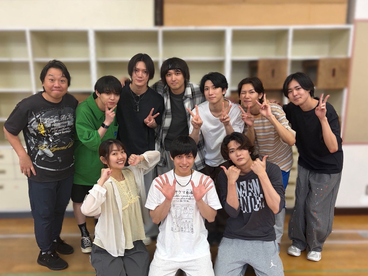 ryuto_o126's tweet photo. 舞台｢うらみちお兄さん｣最終稽古でした。

最後まで皆でたくさん考えた稽古期間でした。
素敵なメンバーと共に本番を迎えられることが嬉しいです。

本番をお楽しみに。

 #舞台うらみち https://t.co/UuzXnPzD8q