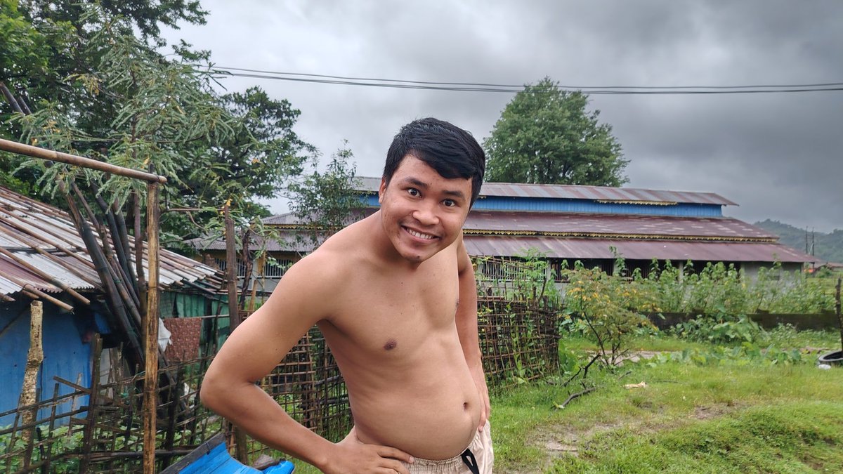 tnhdearromance's tweet photo. ပြိုင်ဆိုင်မူတိ���ျားနိန်ရေ ဒေကာလ မှာ...me😬
you?။
#tnhdearlife #lifestyle https://t.co/KW3rvNSAVa