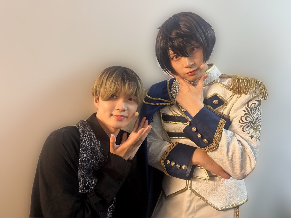 takuto6280's tweet photo. 『あんさんぶるスターズ！THE STAGE』
-Requiem from Knights-

東京千秋楽
ご来場ご観劇誠にありがとうございました‼︎
朔間凛月役　荒牧慶彦さんと、、！
僕が人生で初めて見た舞台に荒牧さんが出演されてて、憧れであった方と今こうしてご一緒できて幸せです😭
次は大阪公演❤️‍🔥
行くぞ🔥
#あんステ https://t.co/Qo4XRrIYy4