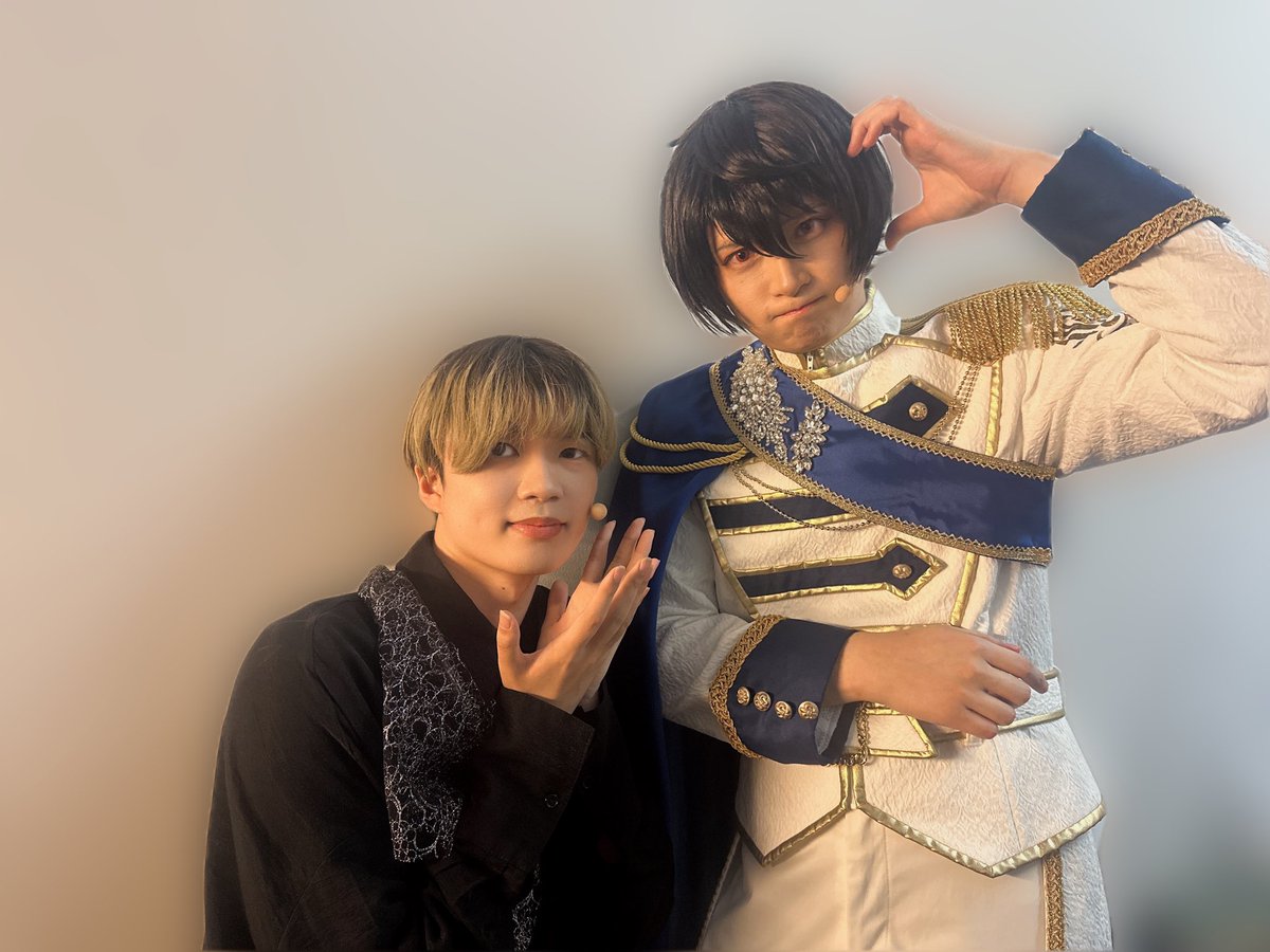takuto6280's tweet photo. 『あんさんぶるスターズ！THE STAGE』
-Requiem from Knights-

東京千秋楽
ご来場ご観劇誠にありがとうございました‼︎
朔間凛月役　荒牧慶彦さんと、、！
僕が人生で初めて見た舞台に荒牧さんが出演されてて、憧れであった方と今こうしてご一緒できて幸せです😭
次は大阪公演❤️‍🔥
行くぞ🔥
#あんステ https://t.co/Qo4XRrIYy4