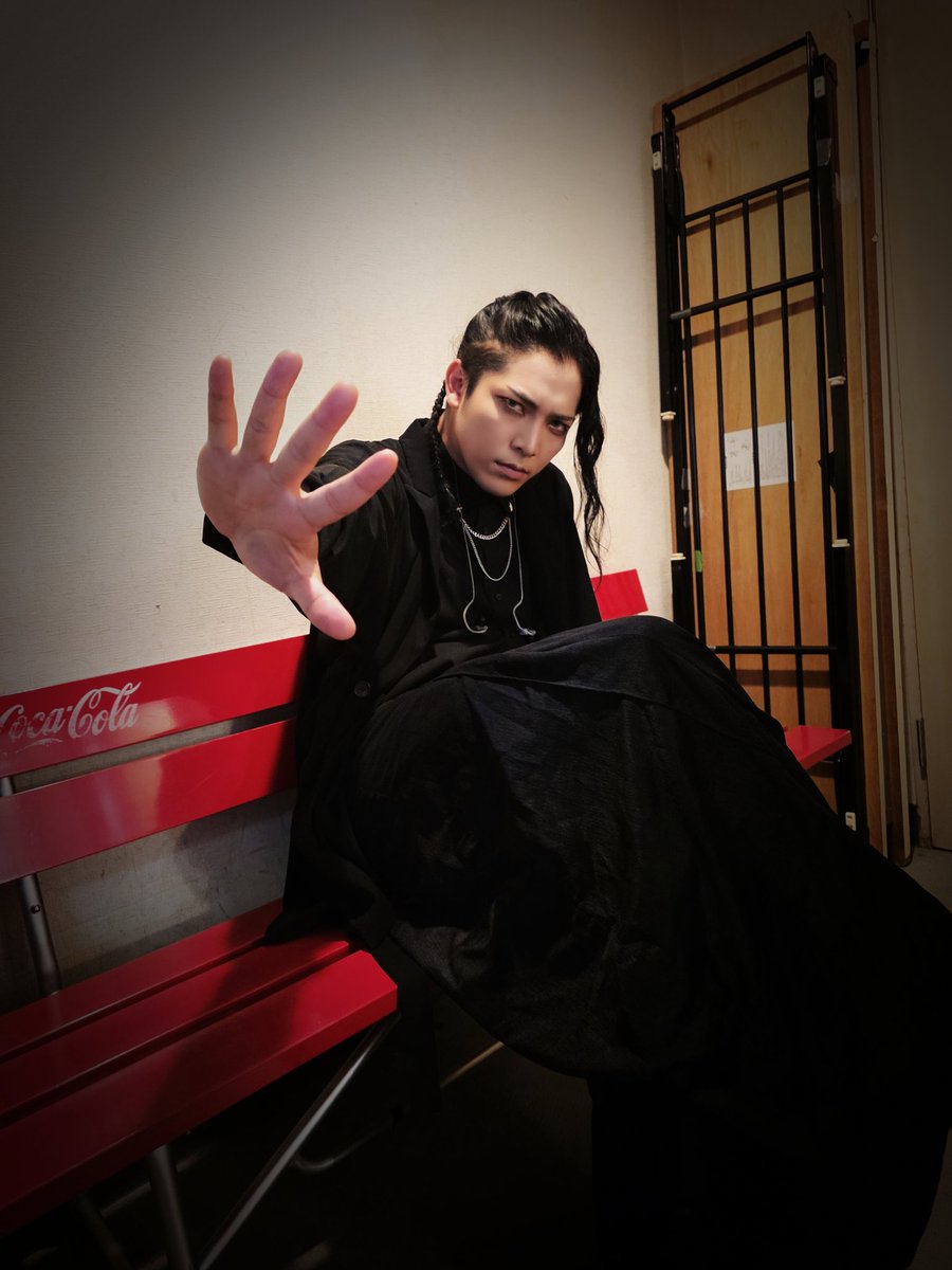 arlequin_shohei's tweet photo. アルルカン LIVE TOUR 2026「imagine」
さいたまday2ありがとうございました。
今日もアルバムに負けじと熱いラインナップ、ベース弾くのも忘れるくらいみんなの大きな声が五臓六腑に染み渡りました。👊👊
これで心置きなく札幌へ向かえる。
みんなのイイ顔に乾杯！
#アルルカン #imagine https://t.co/nC4kjFAb7l