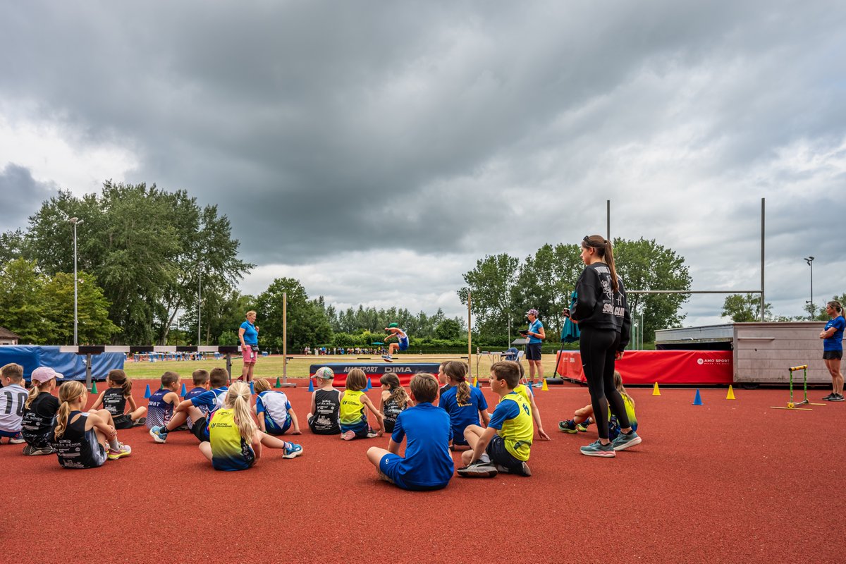 MWezemael's tweet photo. #vrtweer #weerfoto #wolken #sporten #Nikonphotography #weatherphotography @MeteovistaBe @Weerbord @BuienradarBE #Hamme 10u15 https://t.co/rqEJx1RB0V