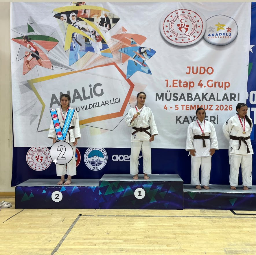 GSB_Kirikkale's tweet photo. 🥋 Judo Anadolu Yıldızlar Ligi Grup Müsabakalarında Başarı
4-5 Temmuz tarihleri arasında Kayseri’de düzenlenen Judo Anadolu Yıldızlar Ligi Grup Müsabakalarında sporcularımız önemli dereceler elde etti.
Müsabakalarda; Sudenaz Sözdinler 63 kg kategorisinde şampiyon olurken, https://t.co/YuZpNqKb8y
