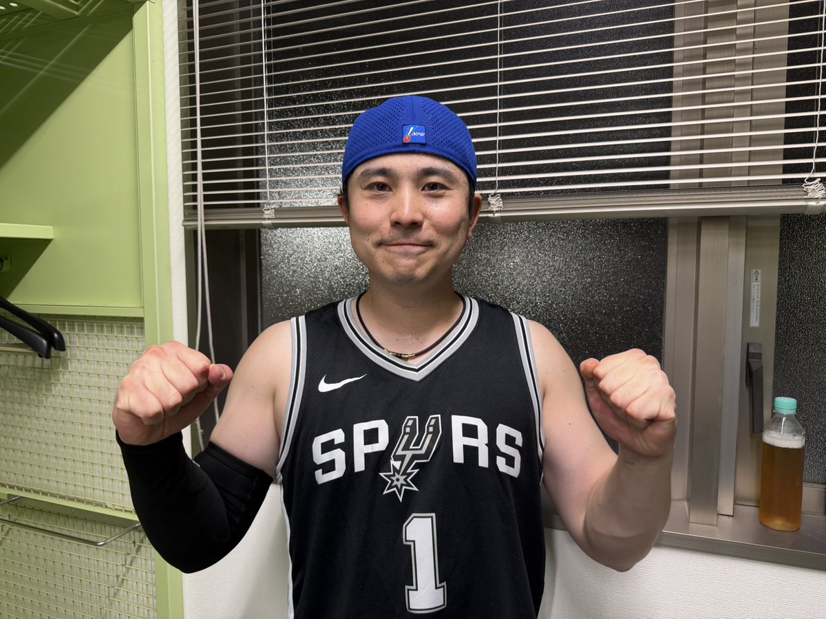 ydb_yokohama's tweet photo. 自身久々の一発から猛打賞！🔥🔥🔥

#佐野恵太 選手
#試合後フォト
#明治神宮野球場 
#baystars https://t.co/9CXSIvXpaL