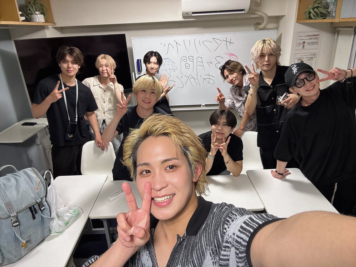 dol_loud's tweet photo. 🔥D.O.L鬼強化期間!!🔥
＼毎日配信 Day87📡✨／

ご視聴いただきありがとうございました📱

87日間の毎日配信をご覧いただき、本当にありがとうございました!!✨

#DꓸOꓸL #DreamOutLoud #ディーオーエル https://t.co/iiNtclDoxi