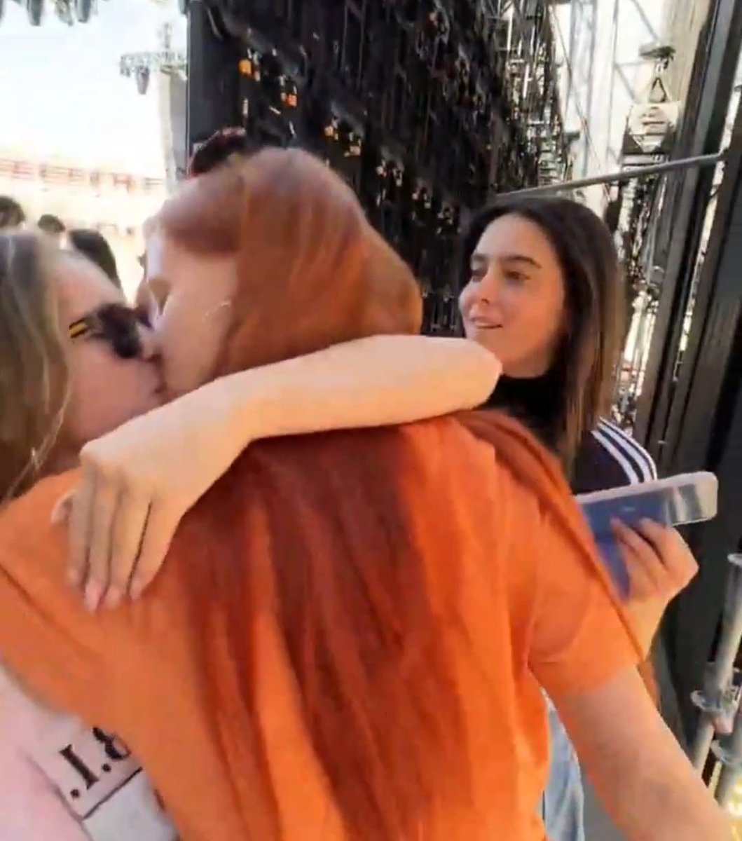 askvnt's tweet photo. siempre es chiara en la escena https://t.co/0HZsuNRTef