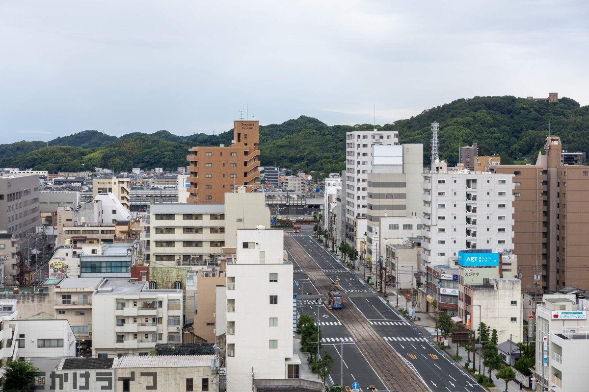 odekakelife's tweet photo. 今日は松山へ移動し、ホテルマイステイズ松山に宿泊。

たまたま非常に格安のプランで宿泊できて最高。
元ホテルJALシティ松山だったこともあり、マイステイズのなかでもグレードが高いのもポイント。
さらに、JR・伊予鉄の市内線郊外線のトレインビューもできてさらに最高◎ https://t.co/qFvQFlWNeI