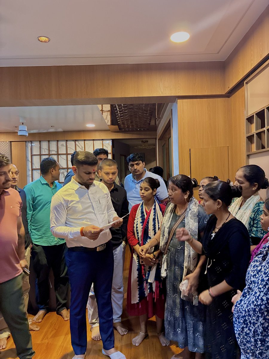399KunalPatil's tweet photo. आज दिनांक ५ जुलै २०२६ रोजी काका ढाबा येथील मुख्य जनसंपर्क कार्यालयात भव्य जनता दरबार आयोजित करण्यात आला.

या जनता दरबारामध्ये परिसरातील नागरिकांनी मोठ्या संख्येने उपस्थित राहून पाणीपुरवठा, रस्ते, गटारे, वीज, स्वच्छता तसेच इतर विविध नागरी समस्यांबाबत आपली मते व तक्रारी मांडल्या. https://t.co/0MFfbYucAH