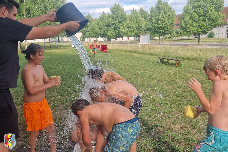 FAlkoven's tweet photo. 04.07.2026: Wasserschlacht zum Bewerbstrainingsende der Feuerwehrjugend Alkoven -  https://t.co/RYjMxmeTjK https://t.co/q9PsY1vs5z