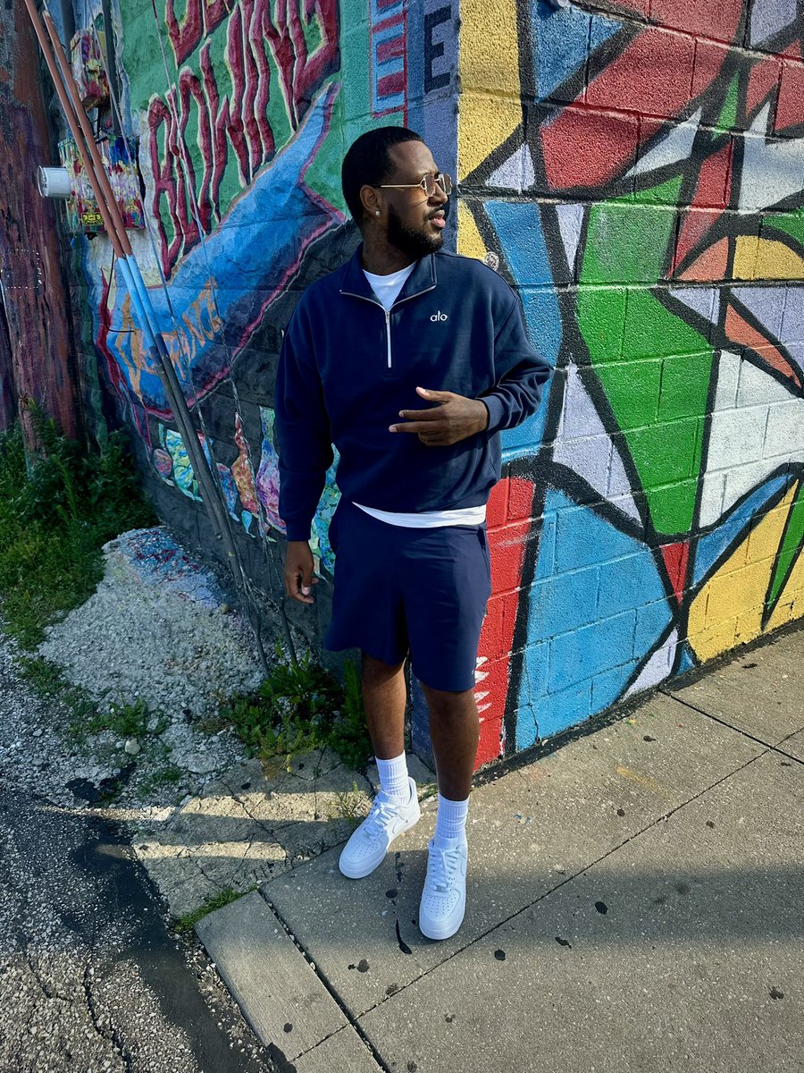 5evaDaCartel's tweet photo. They say pressure buss pipes, but pressure make diamonds, lotta 🏚️ &amp; whole lotta grindin 💎 https://t.co/DE2ahV0VLY