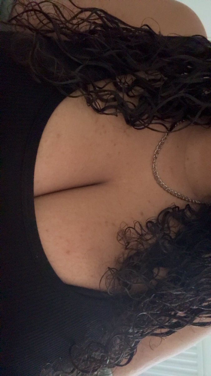 Livymoomoo's tweet photo. Big boobs and thick thighs<3 https://t.co/xqSuzPbvRO