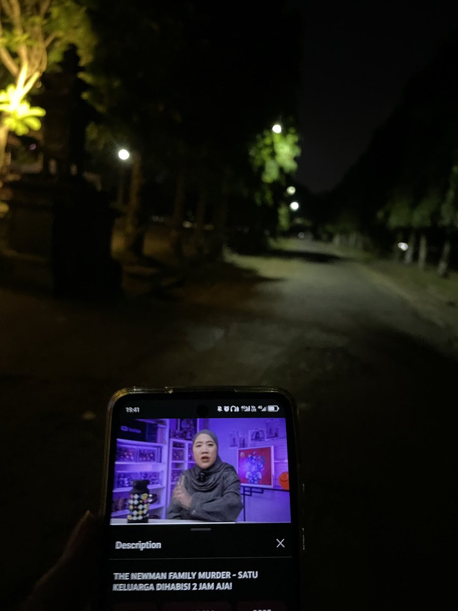 aayucielo's tweet photo. This is my first time jogging at puputan park at night and actually i kinda like it.. https://t.co/r69YrkZQ7L