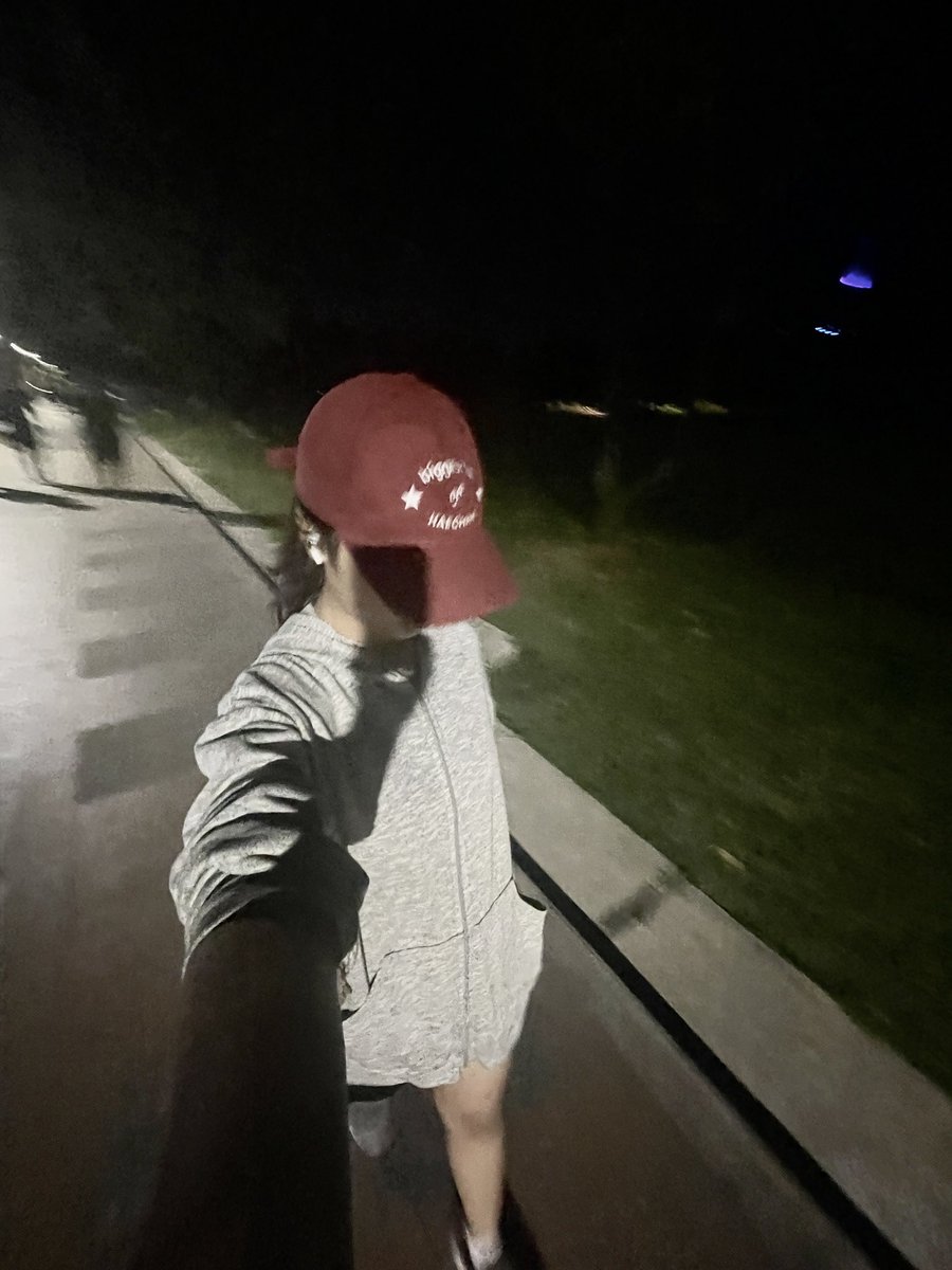 aayucielo's tweet photo. This is my first time jogging at puputan park at night and actually i kinda like it.. https://t.co/r69YrkZQ7L