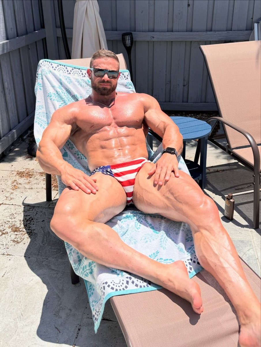 BodyBuilderMusk's tweet photo. Eddieboi https://t.co/M0pzaSWdBJ