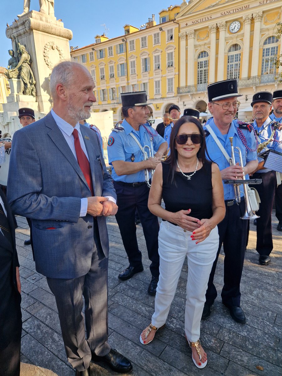 DjendelYassen's tweet photo. Notre Adjointe à M. le Maire en charge des Traditions Niçoises @MurielVitetti est à l'initiative de cette commémoration programmée à la date anniversaire de la naissance de Giuseppe Garibaldi à Nice le 4 juillet 1807.
Photographie de M
 Francesco GARIBALDI avec Mme Muriel VITETTI https://t.co/dpFAtCJGSf