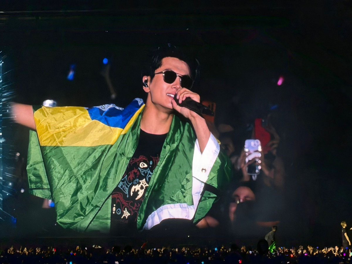 Maxpffyqq's tweet photo. ELE COM A BANDEIRA DO BRASIL VEY EU TE AMO ENHYPEN @ENHYPEN  #enhypen https://t.co/EHi2vrSchM
