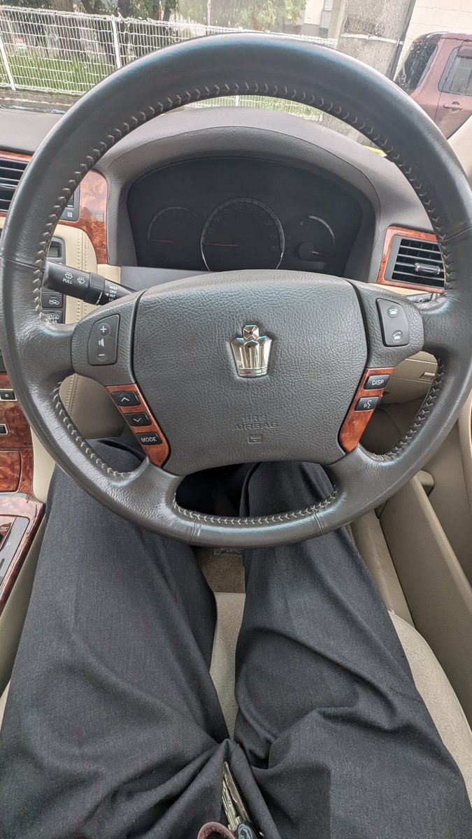 ra2_x_v's tweet photo. ゼロクラウン乗り心地めちゃいいね、、。
欲しくなってしまった

 #クラウン  #車好きと繋がりたい https://t.co/Lxmf3m3sJD