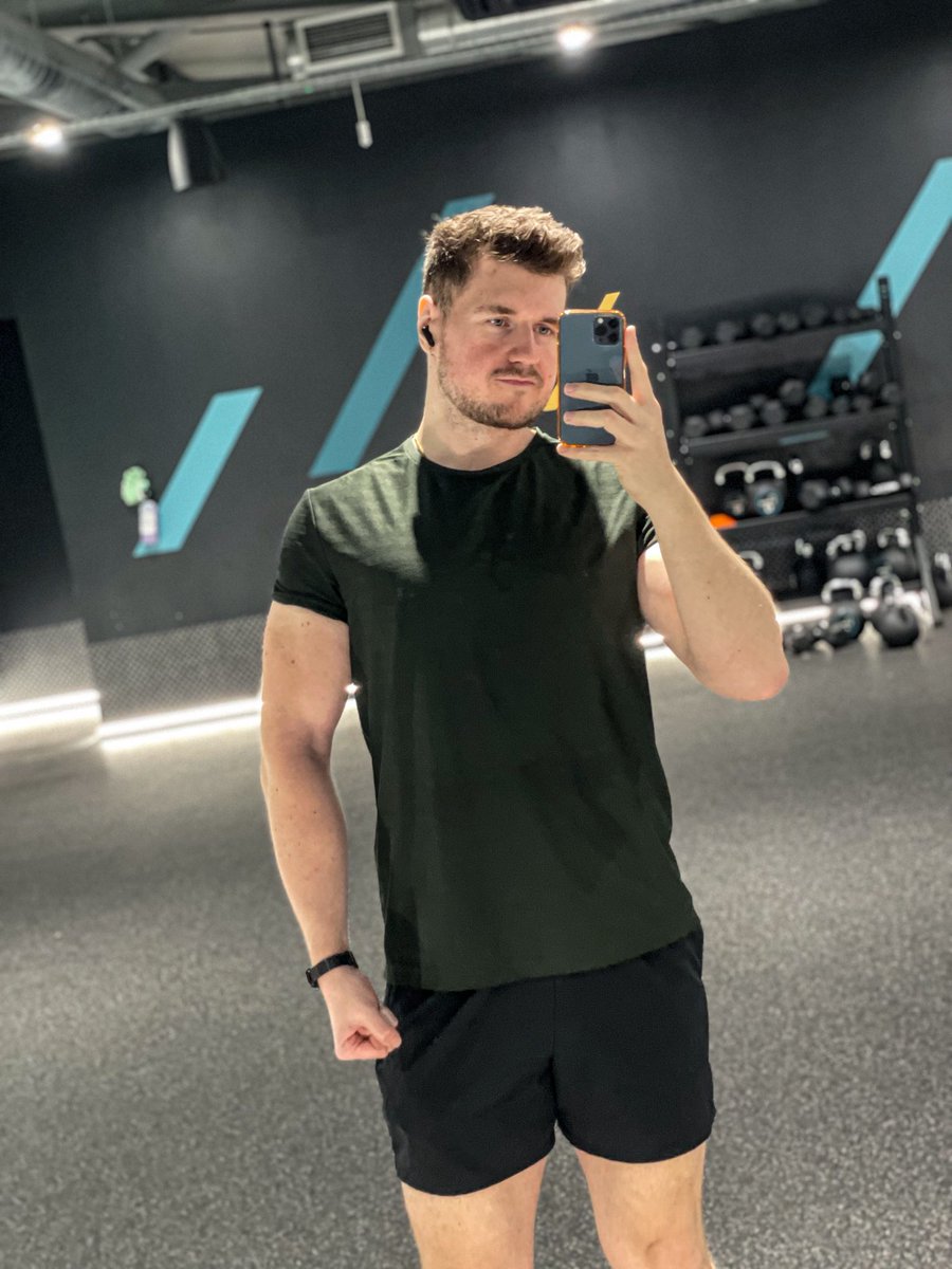 daniel_j_bx's tweet photo. A successful back &amp; bicep sesh 💪🏻✨👏 https://t.co/Z9iaWNdJvC