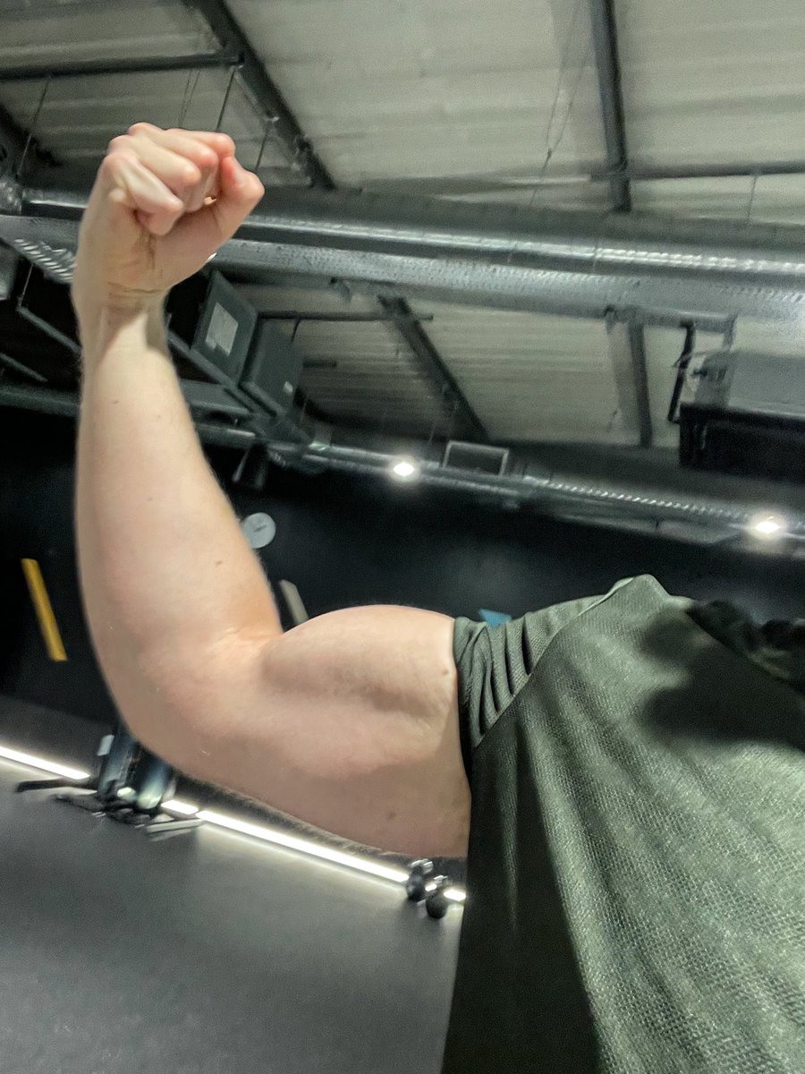 daniel_j_bx's tweet photo. A successful back &amp; bicep sesh 💪🏻✨👏 https://t.co/Z9iaWNdJvC