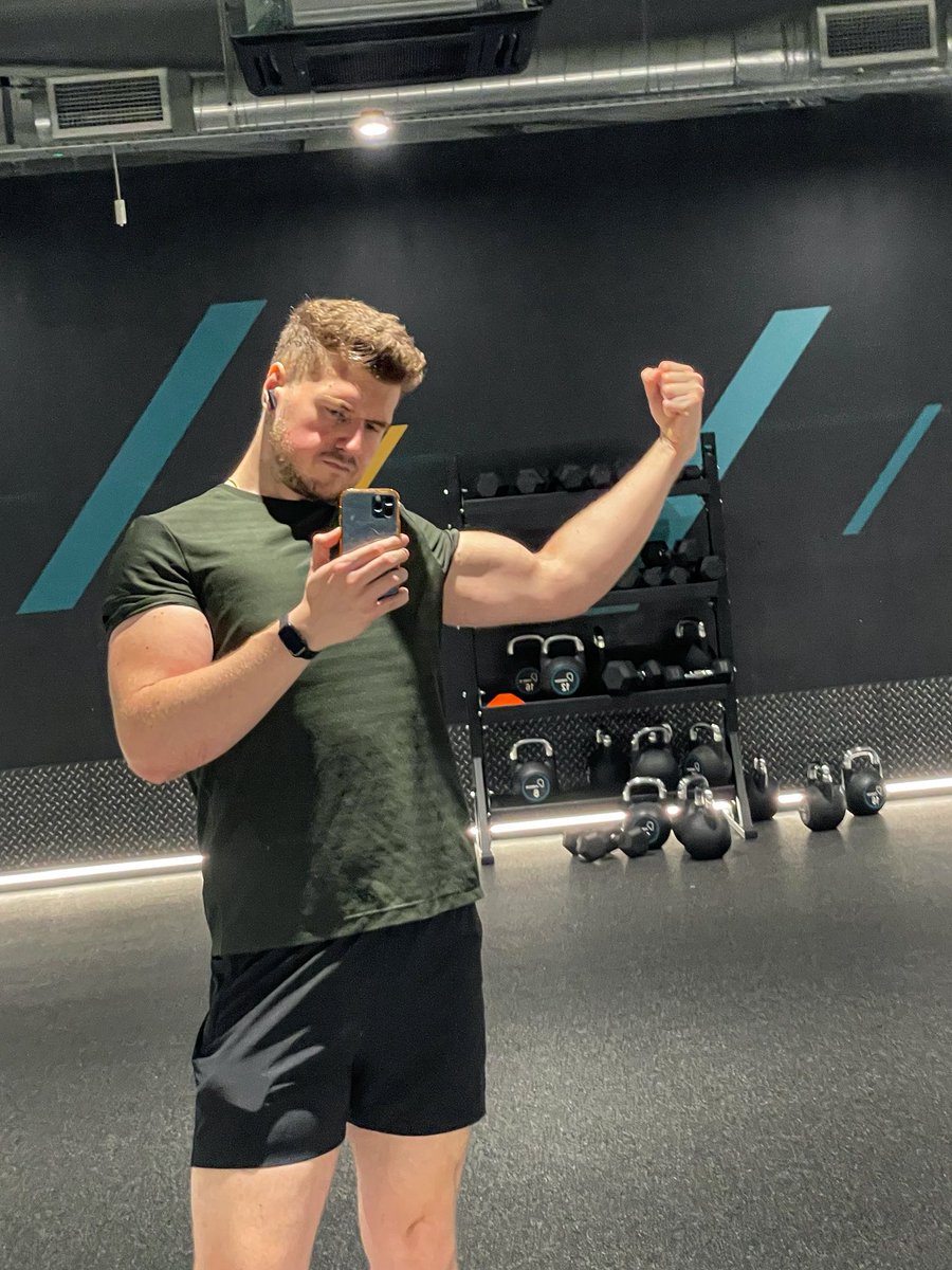 daniel_j_bx's tweet photo. A successful back &amp; bicep sesh 💪🏻✨👏 https://t.co/Z9iaWNdJvC
