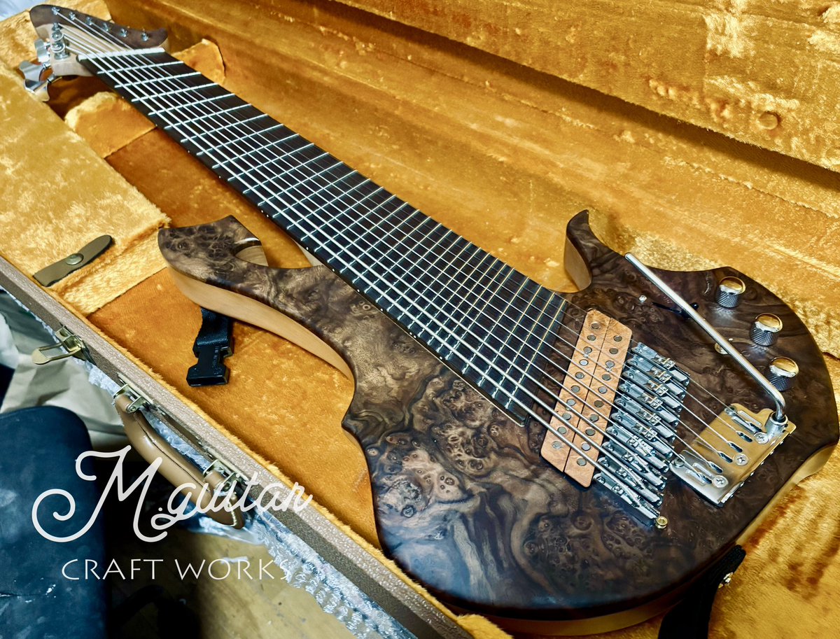 ooiorange's tweet photo. ヤバすぎるギターを作りました🎸🎸🎸🎸 https://t.co/rdmQYSQyS9