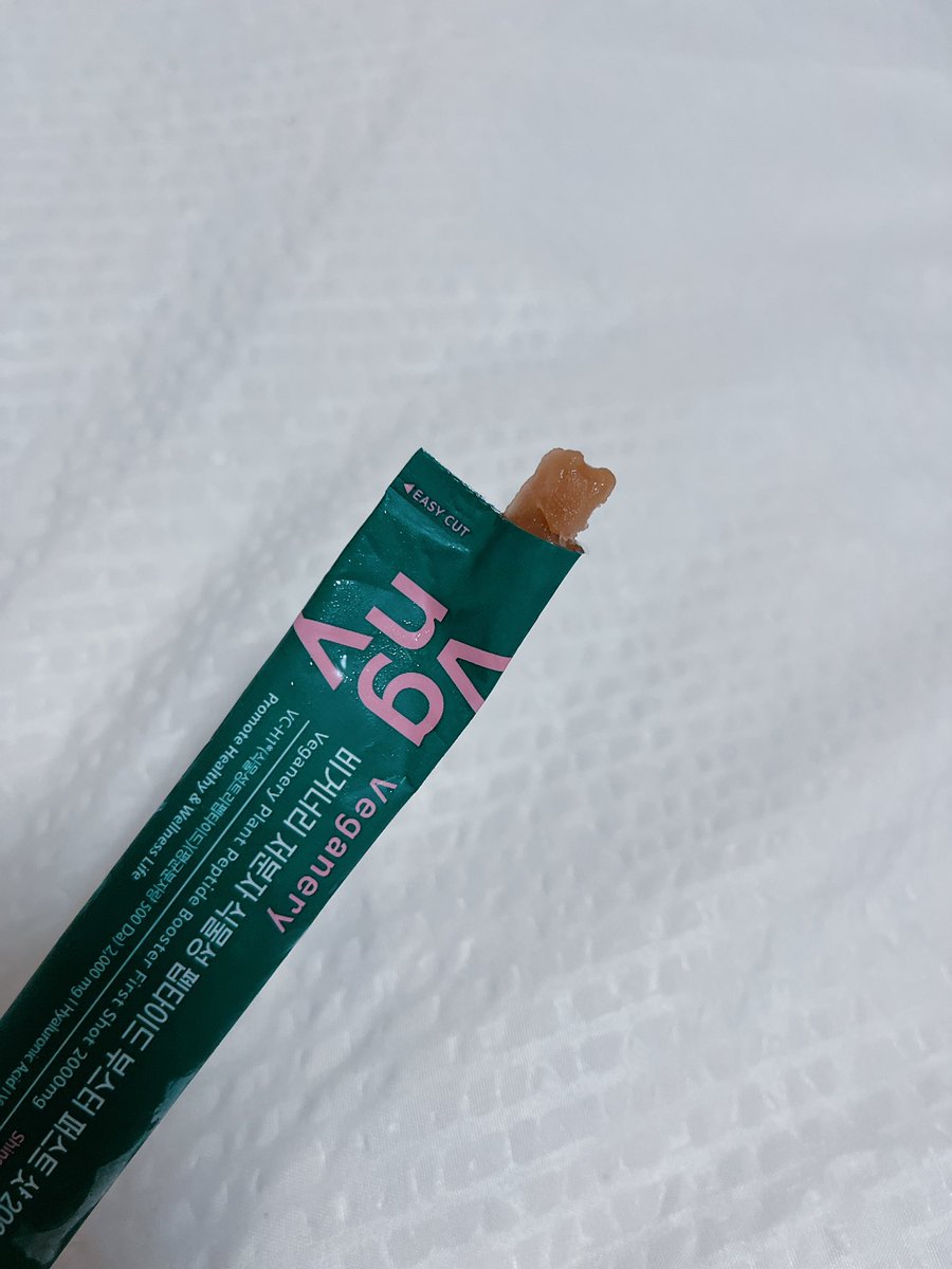 U975E's tweet photo. ダルバさんの🍇ペプチドブースターファーストショット なんだけど

ちょっと冷やそうって思って冷凍庫入れたら凍っちゃって…すまない

シャーベットで食べたら、
めちゃ美味なんですが、品質変わっちゃいますか？？😭 https://t.co/2vasDTIaCg