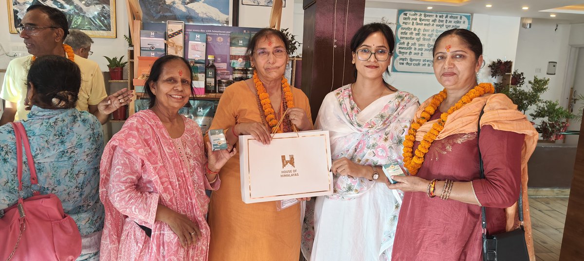 REAPPithoragarh's tweet photo. कैलाश मानसरोवर यात्रा 2026 के प्रथम दल ने पिथौरागढ़ स्थित KMVN में आयोजित हाउस ऑफ हिमालयाज उत्पाद प्रदर्शनी की सराहना की।
@REAPUttarakhand
@ukcmo
@CDO_Pithoragarh
#HouseOfHimalaya #KailashMansarovarYatra #VocalForLocal #Uttarakhand #LocalToGlobal https://t.co/mkTMNMaEDm