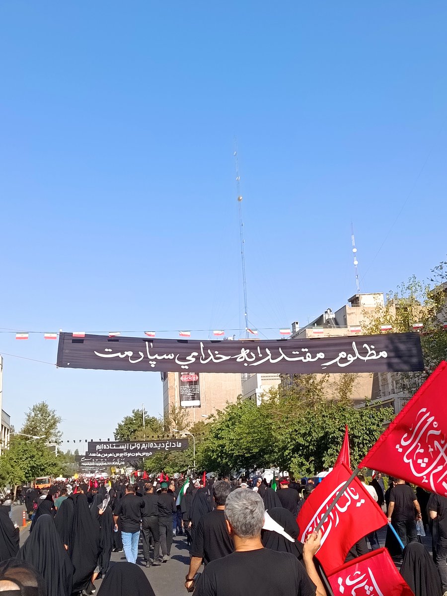 AzadehSch's tweet photo. #حی_علی_التهران

این روزها تهران حال و هوای یتیمی داره. همه بلند بلند گریه میکنیم و یتیمان، یتیمان رو آروم میکنم😭
مراسم فردا رو از دست ندین https://t.co/WPd9owuLGI