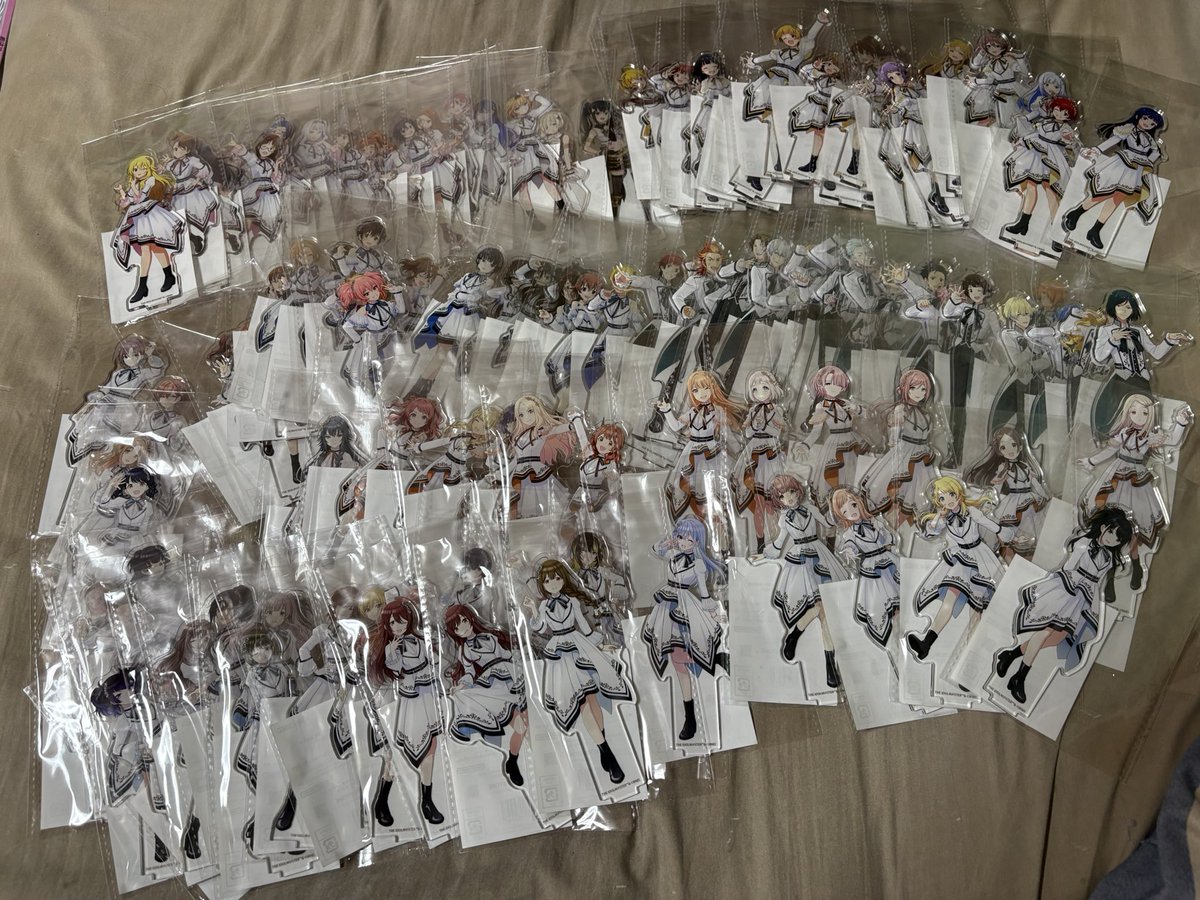 SASAKAM614's tweet photo. 今更ながらに受け取ったMOIWの事後物販
これが120人分のアクスタや！
(置く場所ないのに買ったバカ) https://t.co/997068U4gz