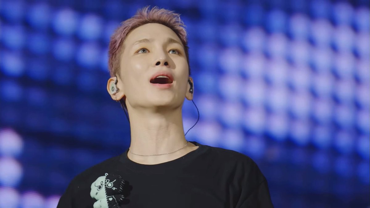 keyomibum's tweet photo. 내가 원하는 세상
김기범이 무대 위에서 행복한 세상
무대 위 김기범이 우릴 바라봐주는 세상 https://t.co/oD5IXctfAp