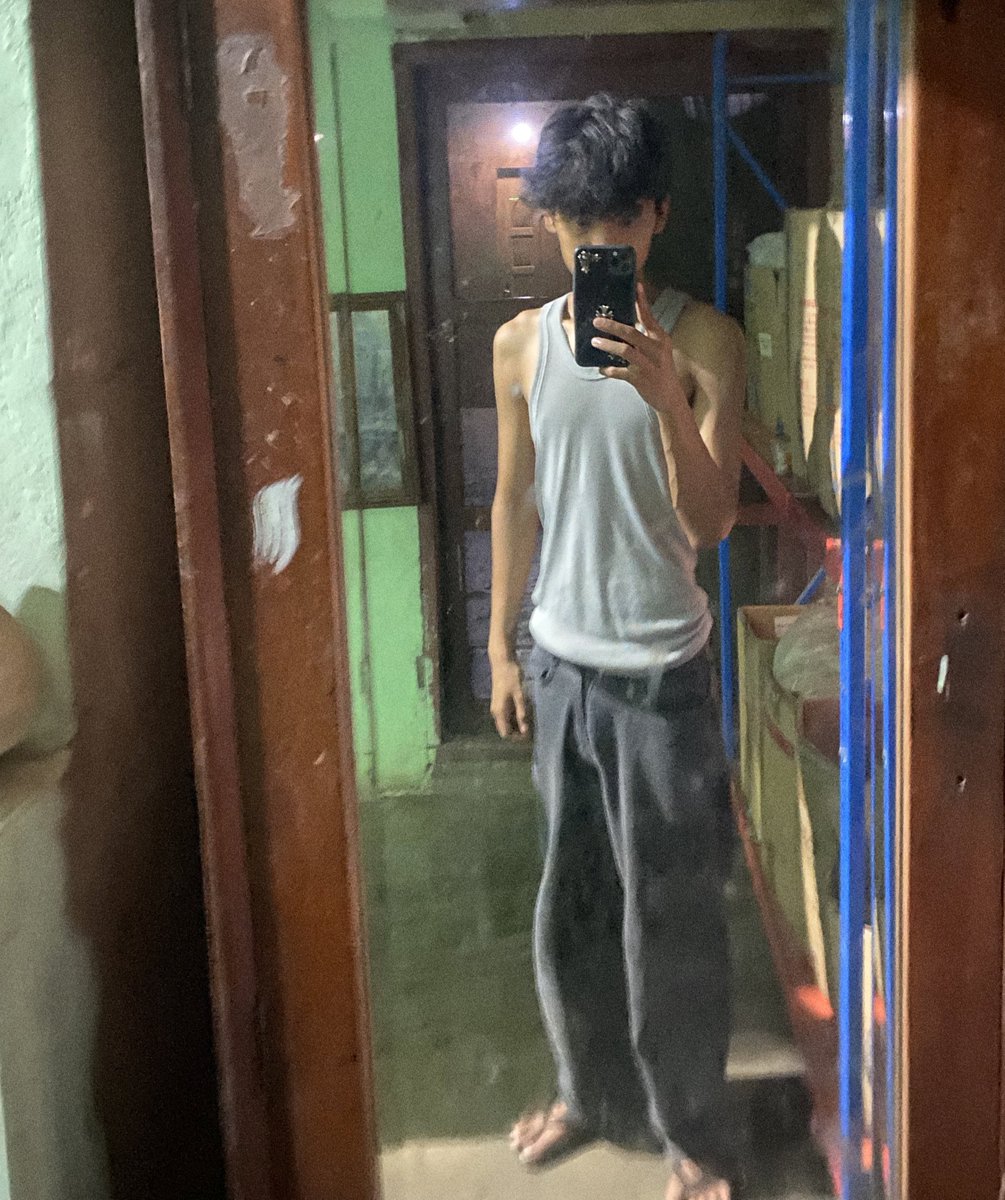 naydargay's tweet photo. အလုပ်လုပ်ရင်း ကြယ်သီးပြုတ်မှု ဖြစ်ပွား https://t.co/cMPLJC3tOQ