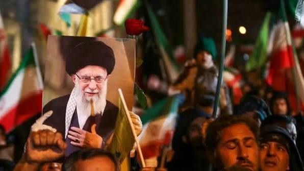 helena_1372's tweet photo. برخی امروز نیامنده بودن برای وداع 
آنها به جای خدا نگهدار 
گفتند به امید دیدار ...

#حی_علی_التهران https://t.co/lFFBqqkuCA