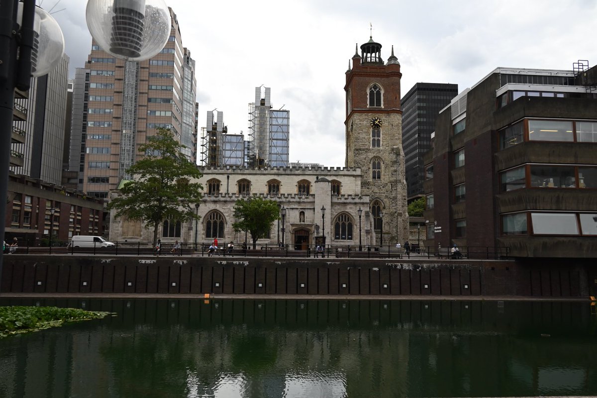 adamclittle's tweet photo. St Giles Without, Cripplegate, on the fringe of the #Barbican in London. #London #Barbican #Churches https://t.co/5J94pUxxYR