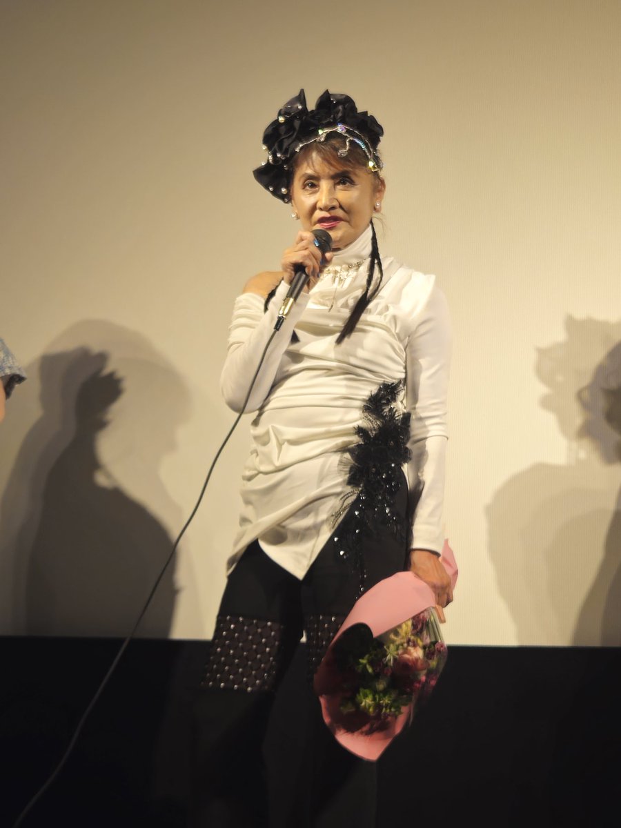 yu131's tweet photo. 目黒シネマで行われた志穂美悦子さんのトークショー付き『宇宙からのメッセージ』。ブルース・リーのブームがなければ私も千葉ちゃんの殺人拳シリーズも生まれなかったと当時の思い出を振り返る志穂美さん。某〇〇と何かをボカす発言などユーモアと茶目っ気たっぷりで劇中と変わらず素敵なお方でした💕 https://t.co/E5VDAwA3FE