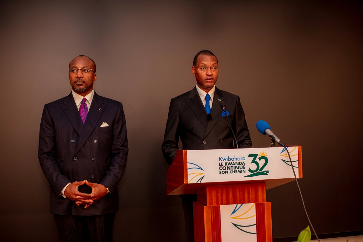 RwandaInCongo's tweet photo. En présence de SEM Denis Christel Sassou N'Guesso, Ministre de la Coopération Internationale et de la Promotion du Partenariat Public-Privé, représentant le Gouvernement de la République du Congo, du Corps diplomatique, des autres autorités de la République du Congo, des amis du Rwanda ainsi que des membres de la communauté rwandaise vivant au Congo, la cérémonie marquant  #Kwibohora32 s'est déroulée dans une ambiance conviviale, chaleureuse et empreinte de fierté.

Amb. @Parfaitbus a rendu hommage à toutes celles et ceux qui ont pris part à la lutte de libération, ainsi qu'à ceux qui ont payé le prix ultime pour permettre au Rwanda de renaître.

Il est également revenu sur le parcours remarquable du Rwanda depuis la libération, marqué par d'importants progrès sur les plans sociopolitique et économique.

L'Ambassadeur a, par ailleurs, salué l'excellence des relations entre le Rwanda et la République du Congo, fondées sur l'amitié, la coopération et une vision commune en faveur de la paix, du panafricanisme et de l'intégration régionale, notamment à travers le plein soutien à la #ZLECAf, qui vise à faciliter la libre circulation des personnes et des biens en Afrique