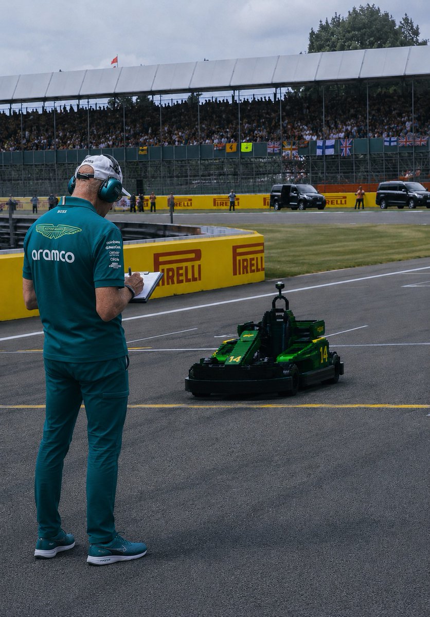 EstagiariodaF1's tweet photo. Adrian Newey após ver o Alonso vencer uma corrida com o carro de Lego https://t.co/URPRcilEQK