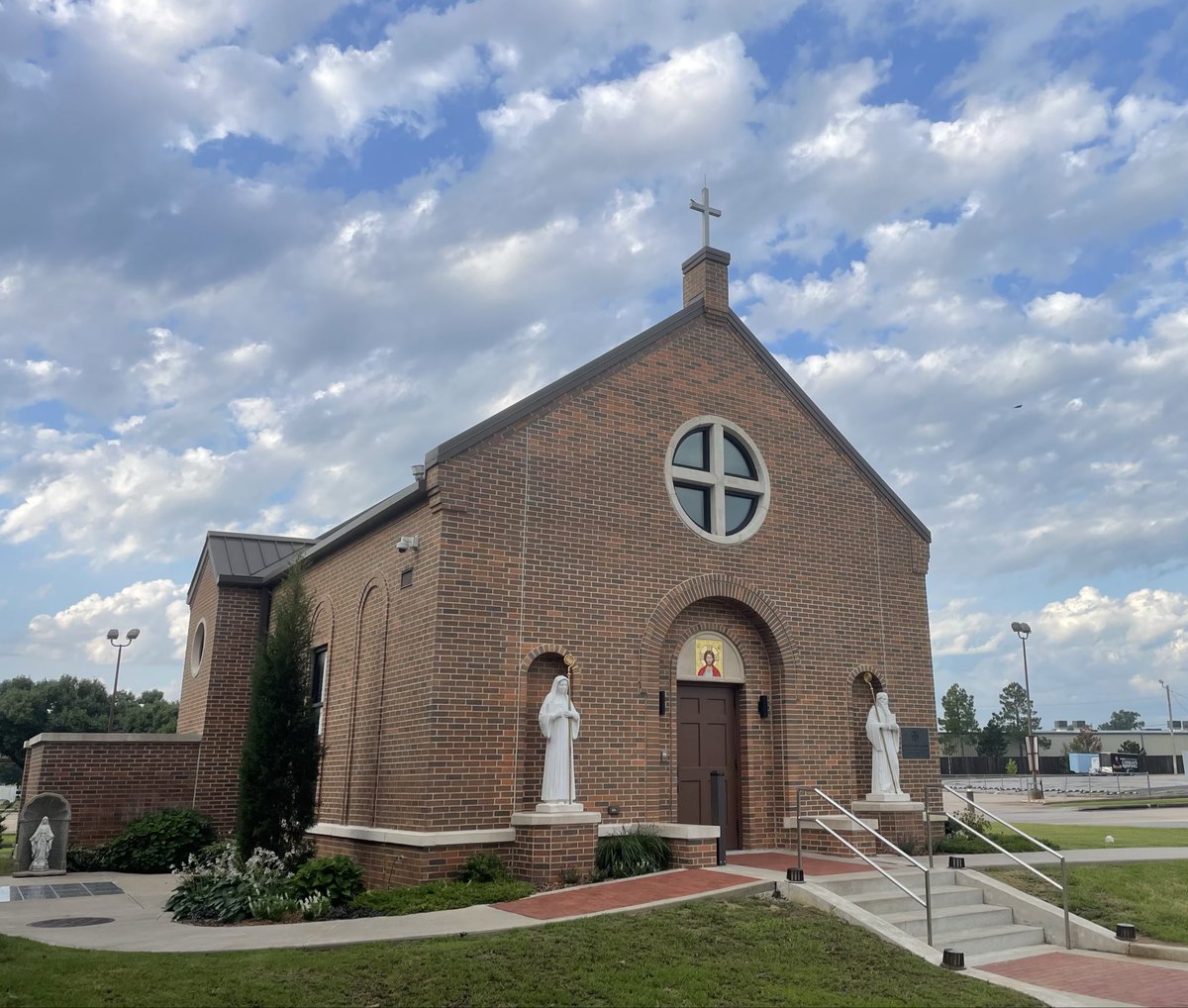 frbryanbrooks's tweet photo. Happy Sunday! Make Mass part of it. There is a place for you today @SaintBenBA at 9am, Noon & 5pm. Confessions are prior to each Mass. All are welcome!
#churchofsaintbenedict
#BrokenArrowOK https://t.co/rdePpKbLME