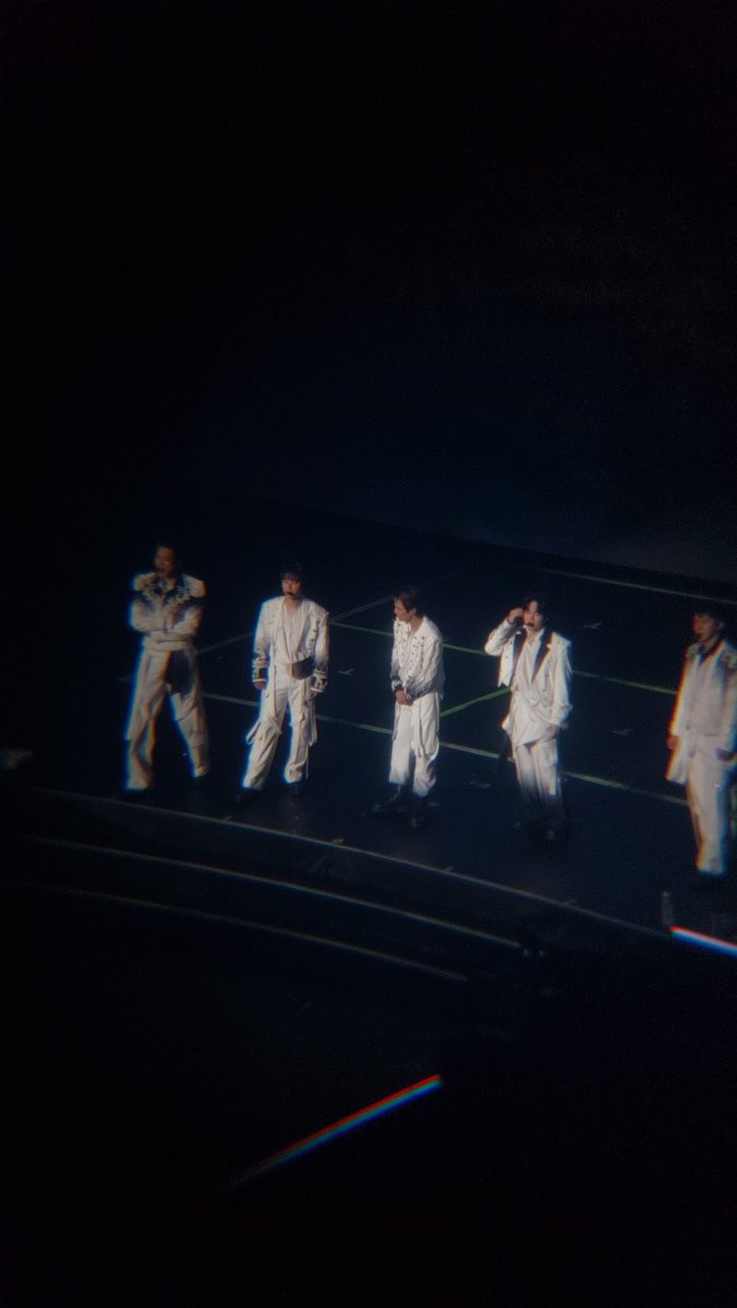 winterchildkai's tweet photo. It's a week after my birthday and this is my 7 year long awaited gift. 

Tysm EXO. Still here. ✨️😭

#EXhOrizoninManilaDay2
#EXhOrizoninManila
#EXO @weareoneEXO https://t.co/ZF4WSTwch8