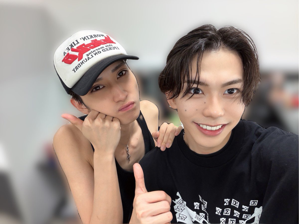 _____120m_____'s tweet photo. テニミュ！2日目！🎾
ありがとう

清太郎と！
顔が男前すぎるやろ
どうなってんねん！！！

もっと一緒に芝居したいな！？

#テニミュ https://t.co/OQJmn23sh1
