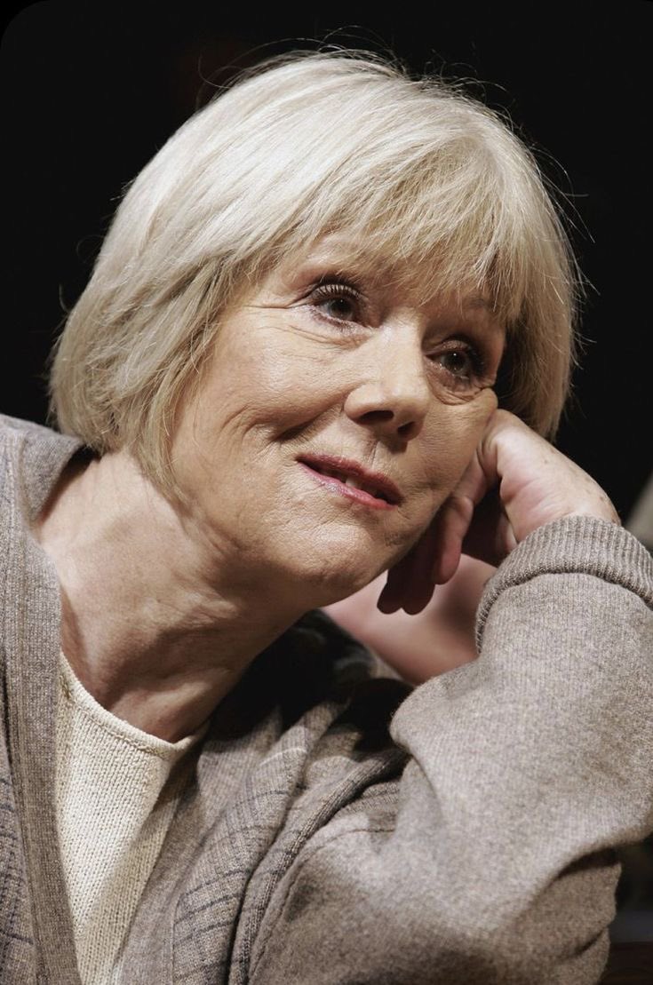 _greywithin's tweet photo. Diana Rigg died in September 2020. Olenna Tyrell was one of her final major roles. She was 82. 

She had a lifetime of theatre, a Bond film, an Emmy. Her Olenna is the closing note on one of the most fully-realised acting careers of the last century. https://t.co/kecmbAMlBR
