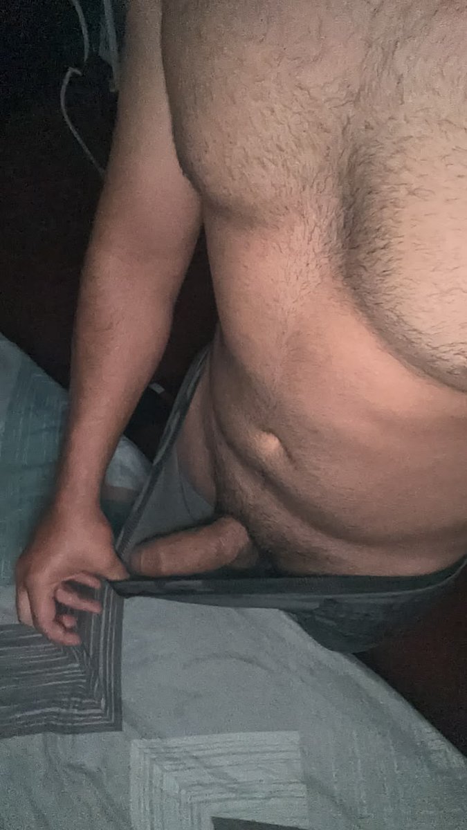 carlos12new's tweet photo. Quien me da los buenos días ? Con una buena mamada 😈 https://t.co/kax1CF7Wek