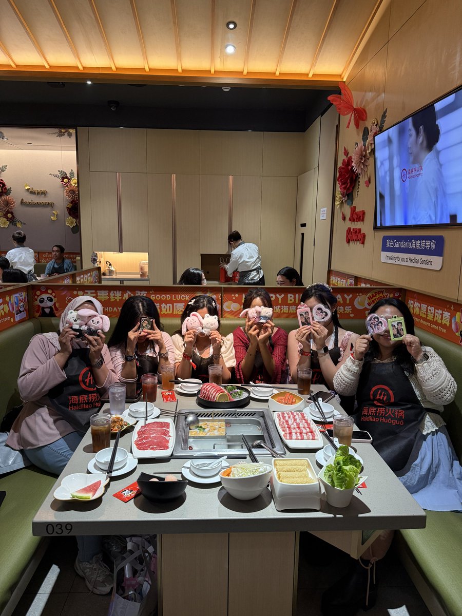 sweetiesvanilie's tweet photo. Haidilau with @lunalucyluke @dnskyna @dewi_shilla @HellooLemonade @jjbothsides https://t.co/i6BDhq4N2c