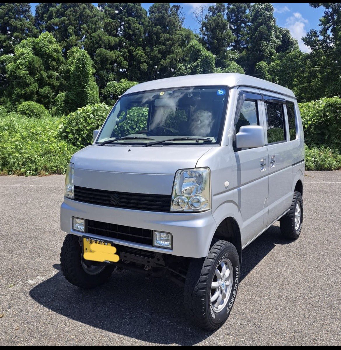Katsuhiro050508's tweet photo. スズキ‼️エブリー‼️中古車‼️軽自動車‼️

車検有効期限　　　総額63万円‼️
8年10月
カラー　　シルバー
走行距離　63000km
AT
駆動方式　4WD

4インチアップ
構造変更済み　#中古車 #車売ります #スズキ #エブリー https://t.co/TiMDIVTTFK